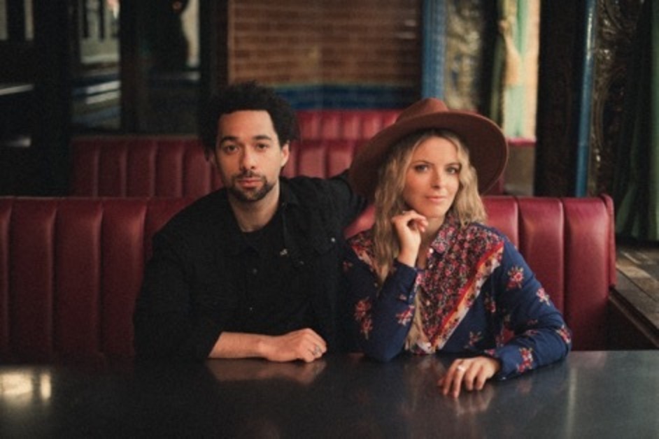 The Shires posing in a diner