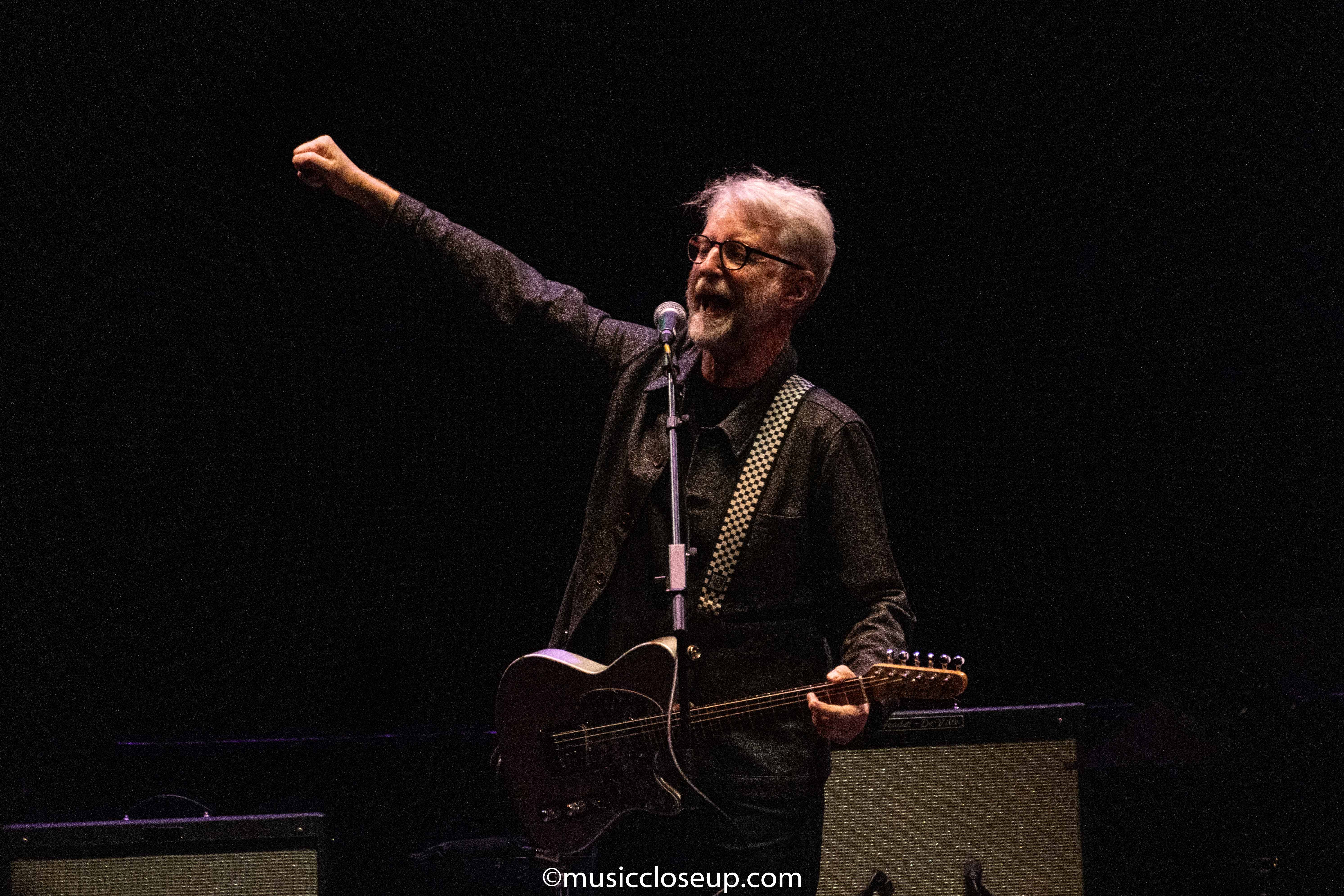 Billy Bragg holding his fist in the air