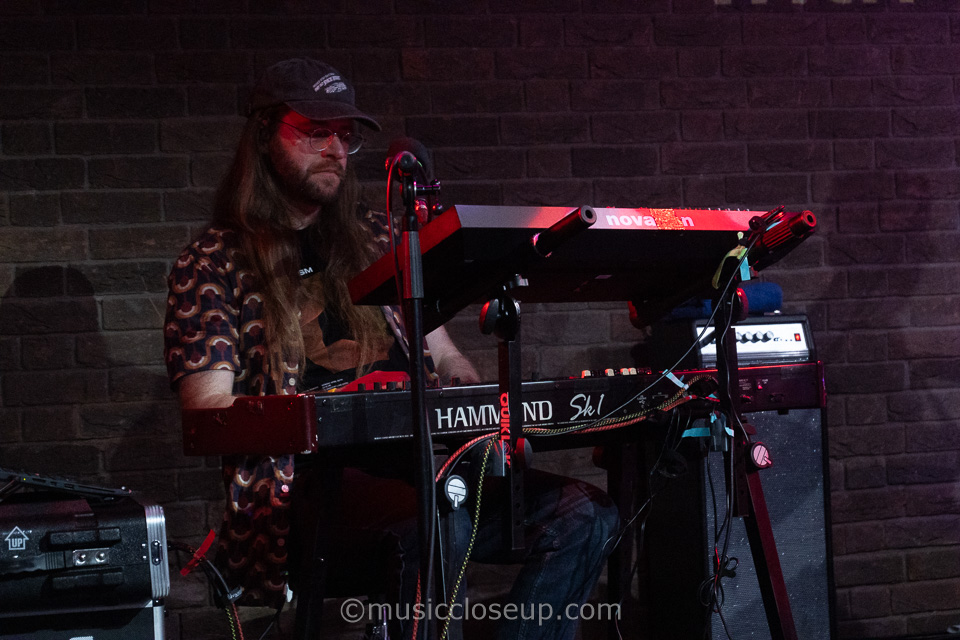 Danny and the Champions of the World live: Thomas Collison playing keyboards and synths