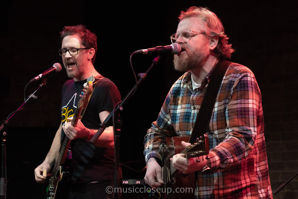 Danny and the Champions of the World: Joe Bennett and Danny George Wilson playing live