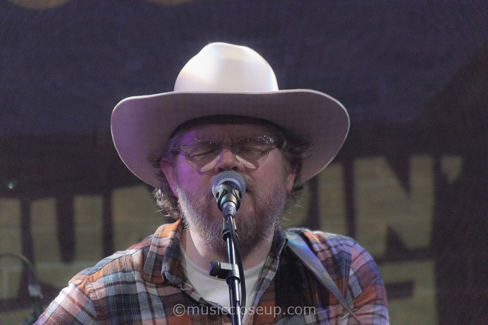 Danny and the Champions of the World live: Danny George Wilson wearing a cowboy hat