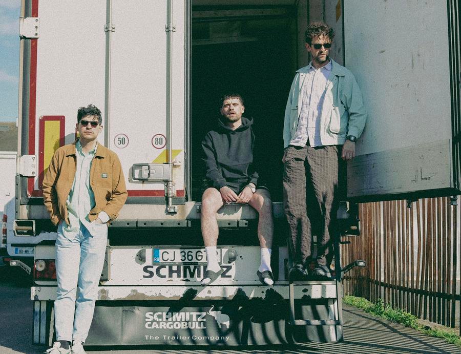 DIVIL band photo